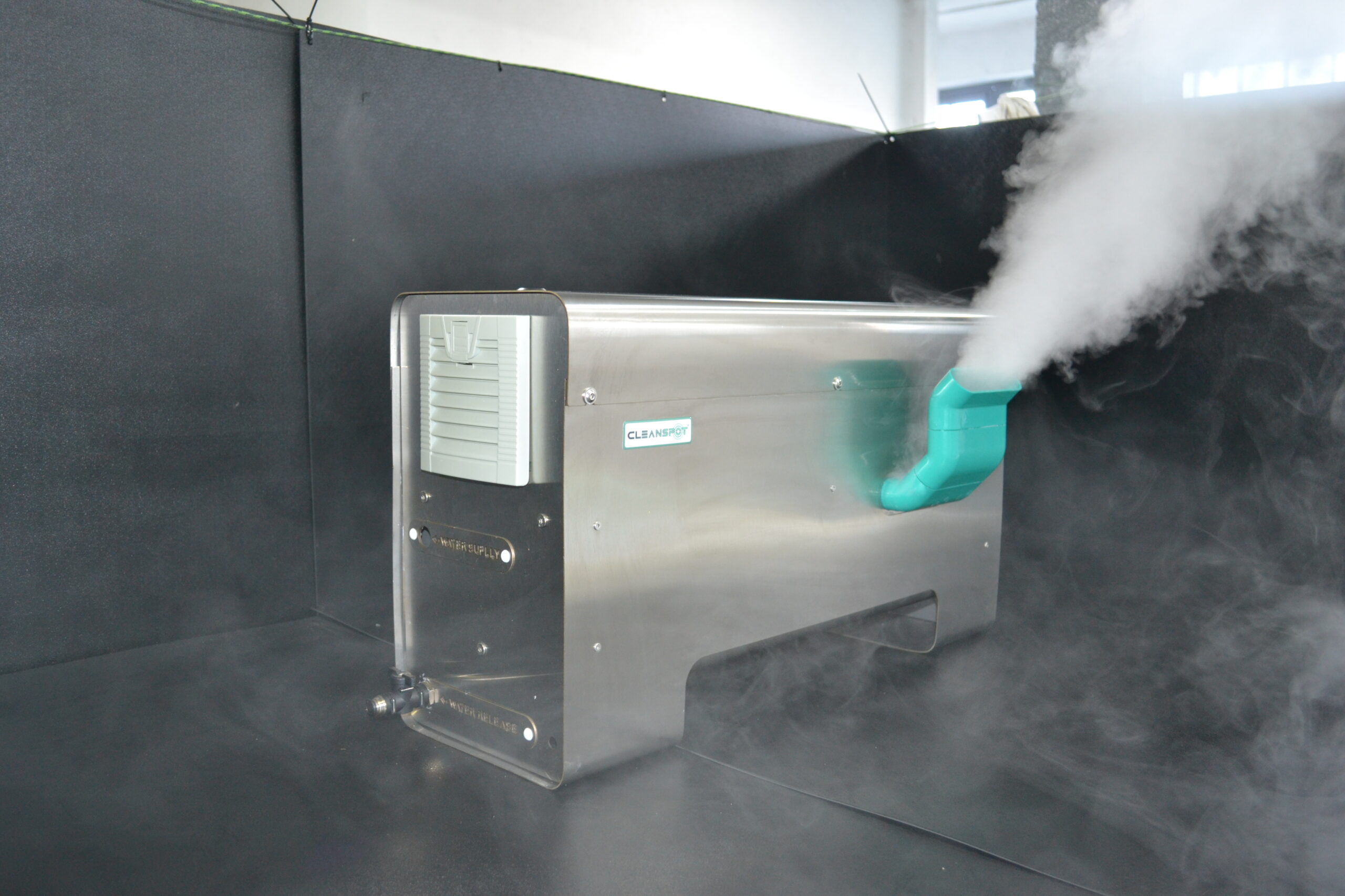 Industrial ultrasonic humidifier for direct room and BMS control